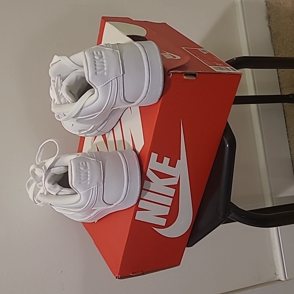 Sneakers 👟 - Picture 4 of 5